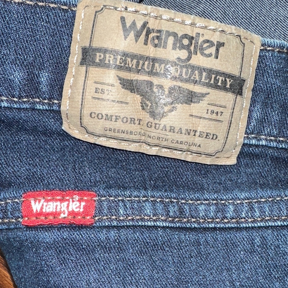 Wrangler Men's slim Straight Leg Jeans in Deep Blue size 33/30 - Picture 7 of 15